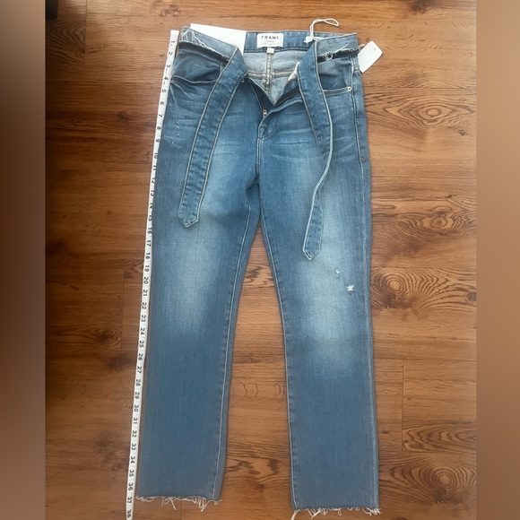 NWT Frame Le High Straight Tie Waist Raw Hem
Jeans Size 25 - Picture 5 of 15